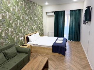 Deluxe Rooms and Apartments Near Metro - 9