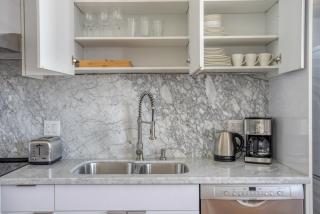 Blueground Historic Core rooftop pool nr Bradbury Building LAX-1206 - 4