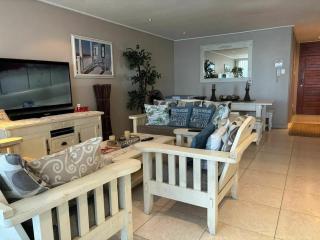 Elegant Family Retreat with Ocean Views - Umdloti - 6