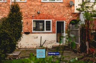 3Bedroom House At Escape & Estates Short Lets & Serviced Accommodation Birmingham With Patio & Garden - 3
