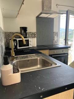 La place du Four Communal - 1