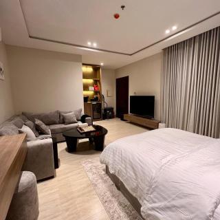 HostE - Studio wPool Access, 65In TV and Self-Entry - Khobar - 7