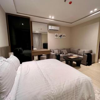HostE - Studio wPool Access, 65In TV and Self-Entry - Khobar - 5