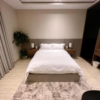 HostE - Studio wPool Access, 65In TV and Self-Entry - Khobar - 4