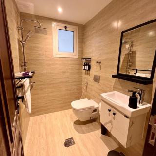 HostE - Studio wPool Access, 65In TV and Self-Entry - Khobar - 1