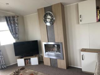 2 Bedrooms 6 Berth lovely caravan on Lydo Beech - Prestatyn - 4