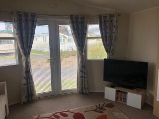 2 Bedrooms 6 Berth lovely caravan on Lydo Beech - Prestatyn - 3