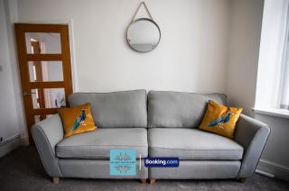 4Bedroom House At Escape & Estates Short Lets & Serviced Accommodation Stourbridge With Private Garden & Off Road Parking - Hagley - 2