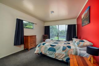 Te Tiriti Beach House - Paihia Holiday Home - 1