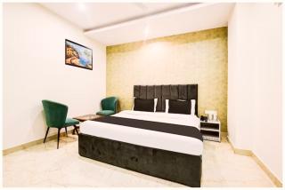 HOTEL RATNA STAY Near Ramjanam Bhoomi - Temple - Fully Air Hotel - Ayodhya - 0