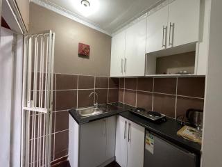 Homely Home Guest House - Roodepoort - 9