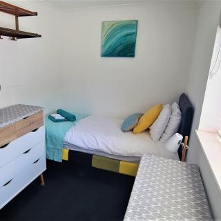 Portreath House, Luxury, Private Hot tub, 3 Bedrooms, free Parking & short walk to Surf Beach - Portreath - 7