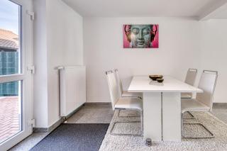 Ferienwohnung Seehus - Modernes Ferienhaus mit Sauna, Seezugang und Bootsanlegeplatz - Malchow - 8