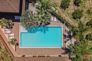 Huge Villa with Stunnig Pool - 4