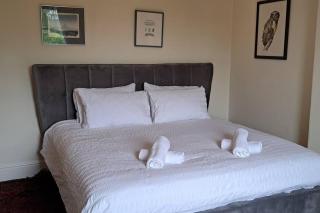 Stunning 3BD Victorian House in Bramhall Village - Bramhall - 9