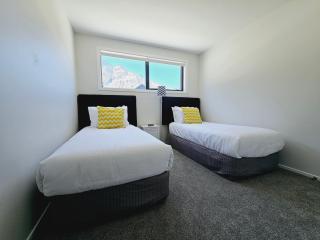 Amazing remarkable view, 7 min from airport - 9