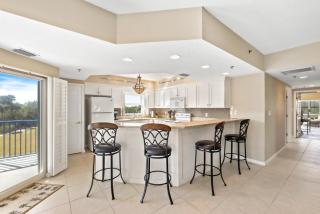 Oceanwalk 5-201 Spacious Corner Condo Near Beach & Pools - New Smyrna Beach - 2