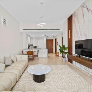 Luxury Canal View-2BR Maid's Room in CF 2, Al Wasl - 4