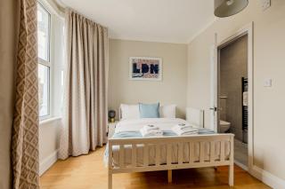 Stylish 3BR Forest Gate Home with Garden - London - 6