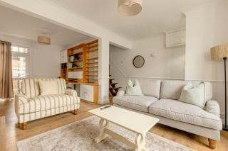 Stylish 3BR Forest Gate Home with Garden - London - 4