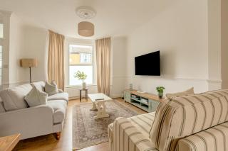 Stylish 3BR Forest Gate Home with Garden - London - 9