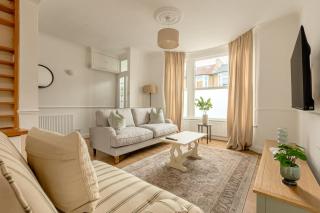 Stylish 3BR Forest Gate Home with Garden - 0