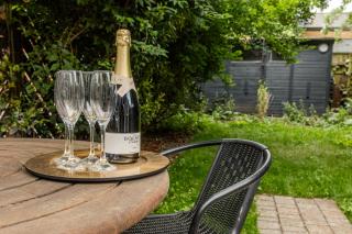 Stylish 3BR Forest Gate Home with Garden - London - 2