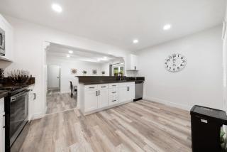 Pristine 3BD, 2BA Modern Getaway with Pool - Citrus Heights - 4