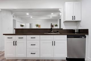 Pristine 3BD, 2BA Modern Getaway with Pool - Citrus Heights - 2