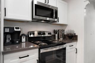Pristine 3BD, 2BA Modern Getaway with Pool - Citrus Heights - 7