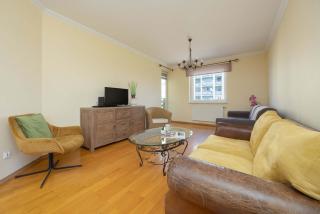 Practical Apartment with Parking in Warsaw's Białołęka by Noclegi Renters - Varsavia - 5