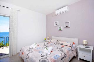 Holiday home in Okrug Gornji 6160 - 7
