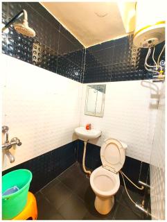 HOTEL SAINA PALACE Near Ramjanam Bhoomi - Temple - Fully Air Hotel - Ayodhya - 1
