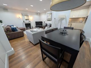 The Den at Dunraven - London - 1