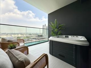 Luxe Living in the Heart of Bbay w Jacuzzi - 2