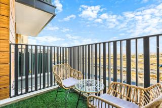 Stylish Studio in JVC with Pool, Gym, Balcony & Modern Comforts - 8