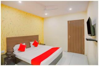 HOTEL ADYAMA PALACE Near Ramjanam Bhoomi - Temple - Fully Conditioned Hotel - Ayodhya - 0