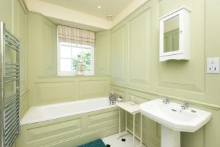 The Vicarage - Grand Country House, Walking Distance to Padstow and with Pub Across the Road - Wadebridge - 3