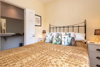 The Vicarage - Grand Country House, Walking Distance to Padstow and with Pub Across the Road - Wadebridge - 5