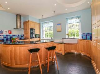 The Vicarage - Grand Country House, Walking Distance to Padstow and with Pub Across the Road - 4