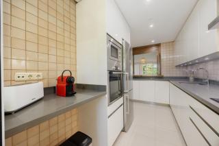 Apartment with large terrace, swimming pool and green areas, next to Puerto Banús - Marbella - 2