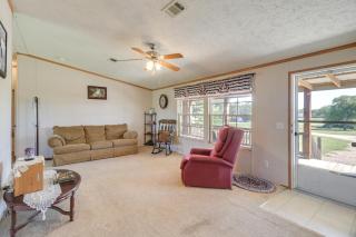 Hunt, Fish, Unwind Countryside Escape in Texas! - 8