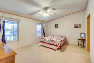 Hunt, Fish, Unwind Countryside Escape in Texas! - 1