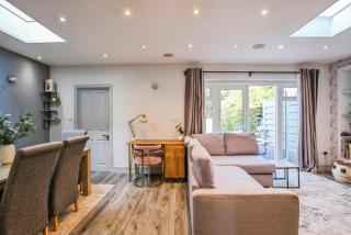 Direct train to Victoria-Family House - Hackbridge - 6