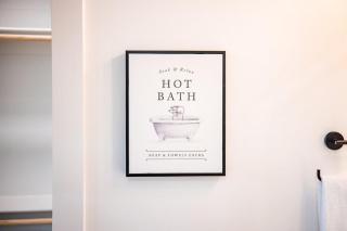 Lookout Chalet NEW Build huge Party Deck Hot Tub and Trail Access - 2