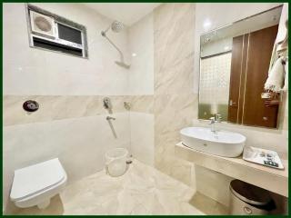 HOTEL # K # P Near Sea Beach - Jagannath temple - Restaurant - Parking - wifi and Lift Facilities - Fully Air Conditioning Hotel - A Top Rated Hotel in Puri - BREAKFAST INCLUDED - Puri - 6