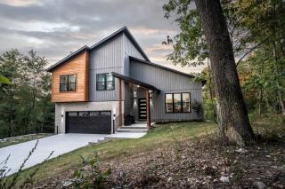 Dreamcatcher NEW Modern Retreat Near Trails Lakes Golf - 0