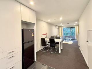 Modern 3BR Retreat, Deck and Views - Wellington - 8