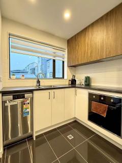 Modern 3BR Retreat, Deck and Views - Wellington - 7