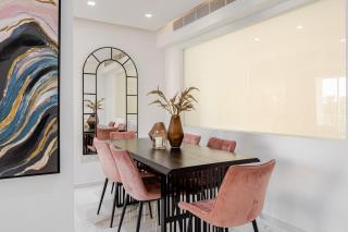 Beachfront Luxury Apartment - 8